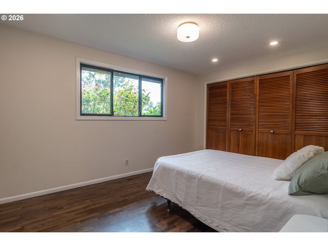 1754 Nw UTAH Dr, Roseburg, OR 97471