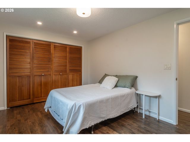 1754 Nw UTAH Dr, Roseburg, OR 97471