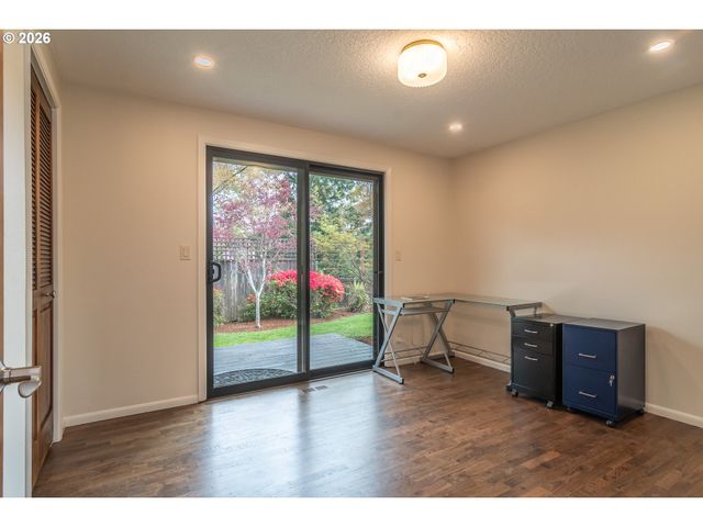 1754 Nw UTAH Dr, Roseburg, OR 97471