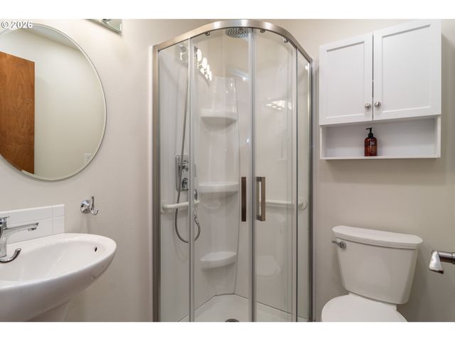 1754 Nw UTAH Dr, Roseburg, OR 97471