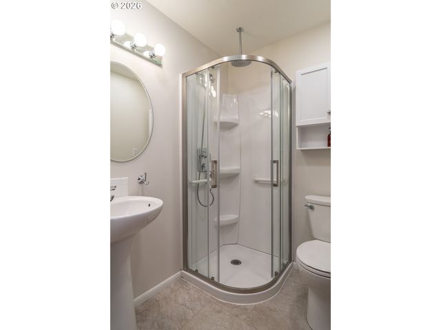 1754 Nw UTAH Dr, Roseburg, OR 97471