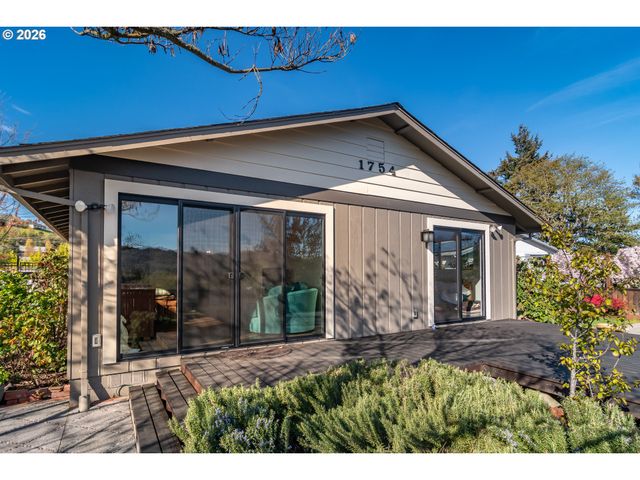 1754 Nw UTAH Dr, Roseburg, OR 97471
