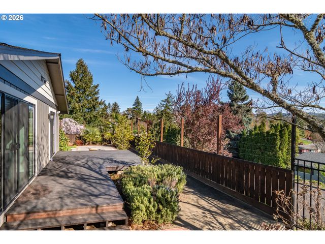 1754 Nw UTAH Dr, Roseburg, OR 97471