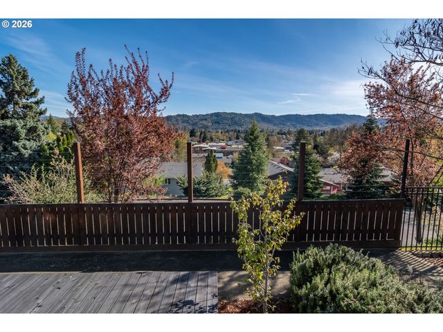 1754 Nw UTAH Dr, Roseburg, OR 97471