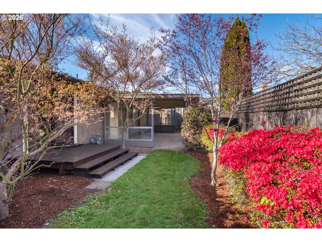 1754 Nw UTAH Dr, Roseburg, OR 97471