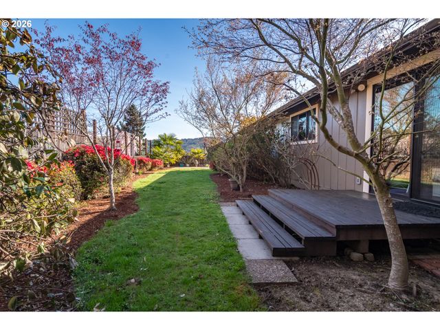 1754 Nw UTAH Dr, Roseburg, OR 97471