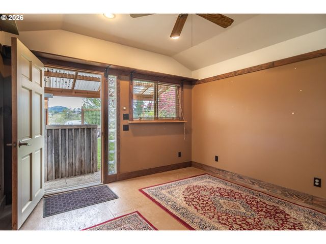 1754 Nw UTAH Dr, Roseburg, OR 97471