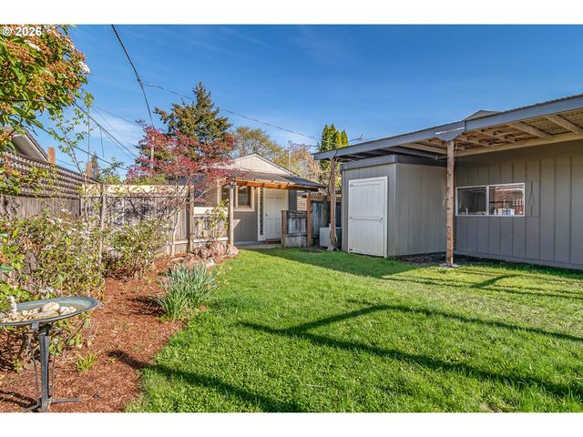 1754 Nw UTAH Dr, Roseburg, OR 97471