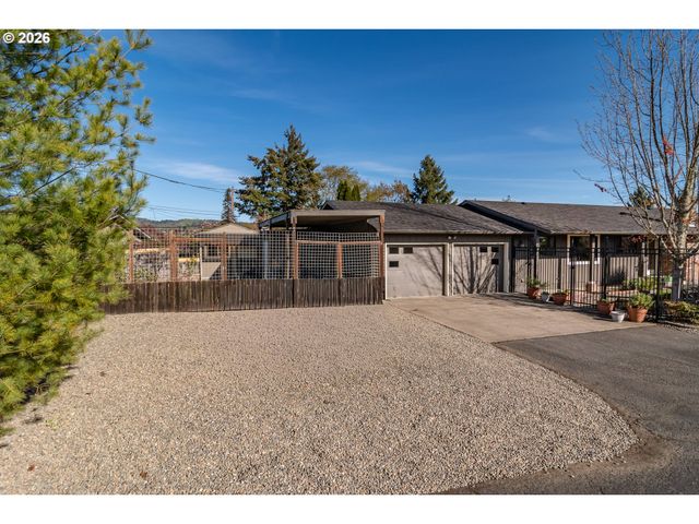 1754 Nw UTAH Dr, Roseburg, OR 97471
