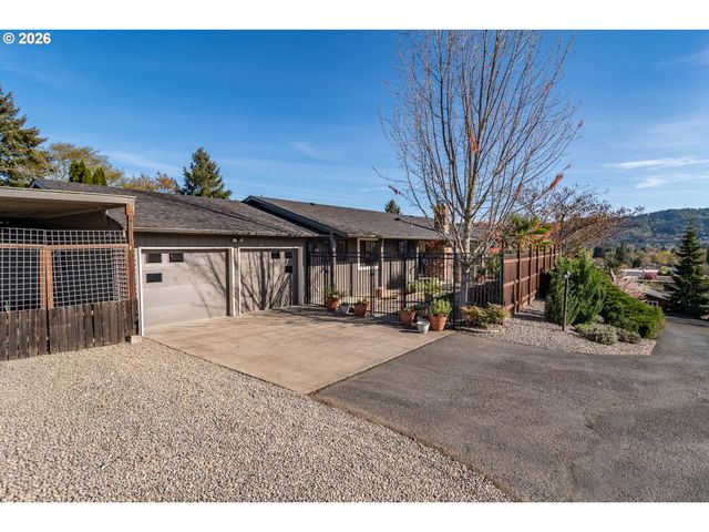 1754 Nw UTAH Dr, Roseburg, OR 97471