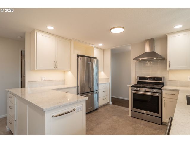 1754 Nw UTAH Dr, Roseburg, OR 97471