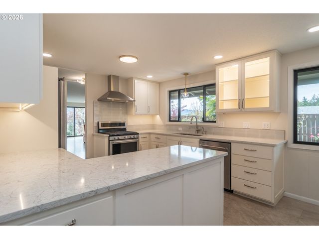 1754 Nw UTAH Dr, Roseburg, OR 97471