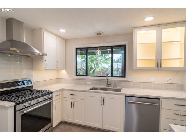 1754 Nw UTAH Dr, Roseburg, OR 97471