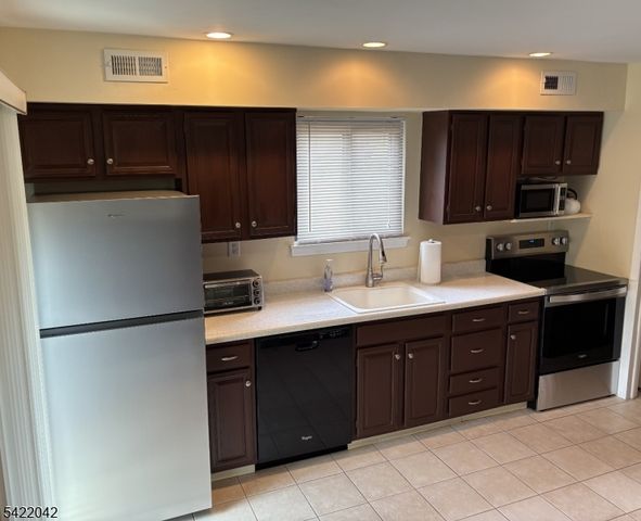 498 Auten Rd 2D, Hillsborough Twp., NJ 08844
