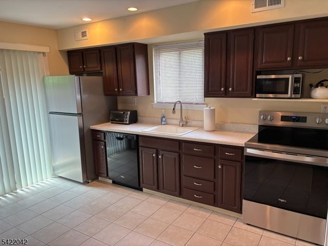 498 Auten Rd 2D, Hillsborough Twp., NJ 08844
