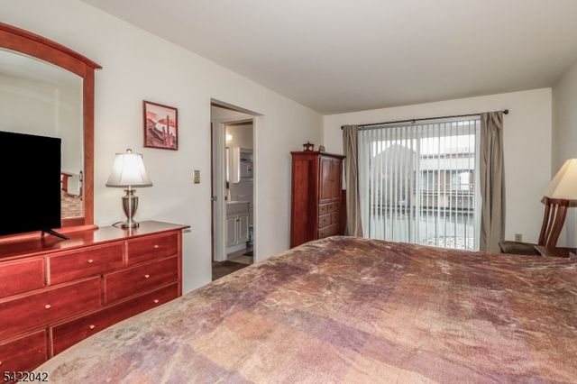 498 Auten Rd 2D, Hillsborough Twp., NJ 08844