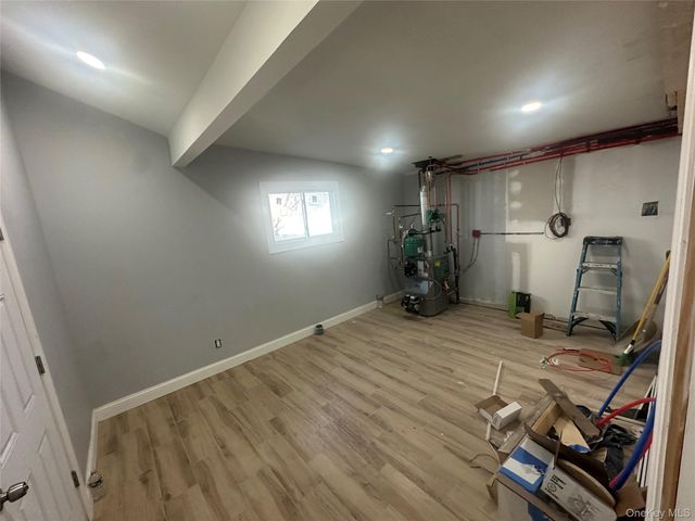 11 Belfry Lane, Hicksville, NY 11801