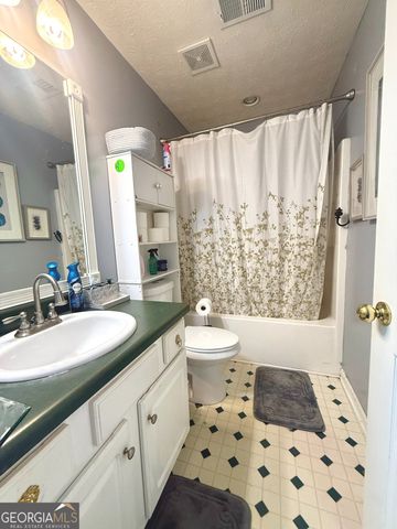 2256 Swan Lake Court, Grayson, GA 30017