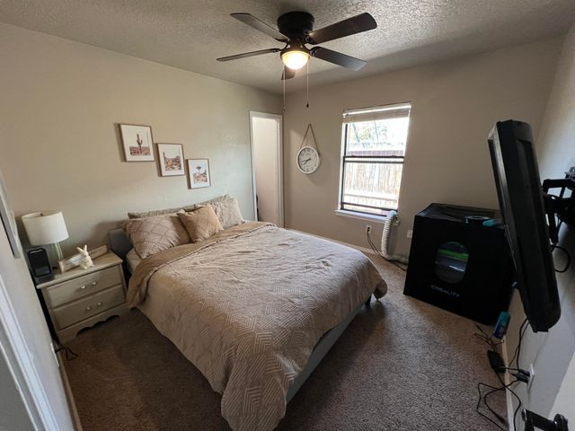 8024 Lyndsi Avenue NW, Albuquerque, NM 87120