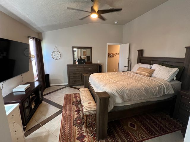 8024 Lyndsi Avenue NW, Albuquerque, NM 87120