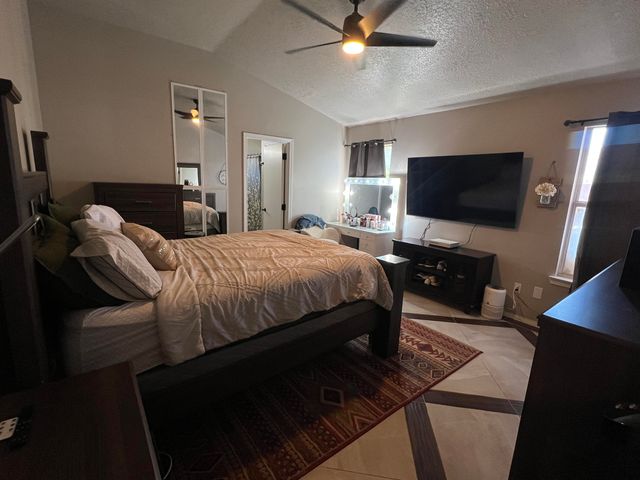 8024 Lyndsi Avenue NW, Albuquerque, NM 87120