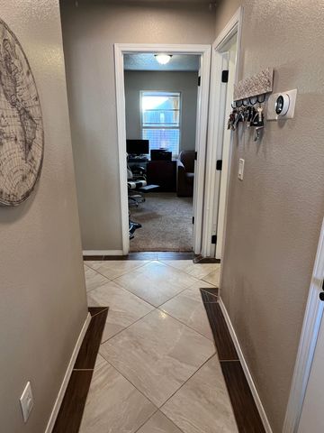 8024 Lyndsi Avenue NW, Albuquerque, NM 87120