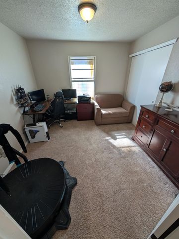 8024 Lyndsi Avenue NW, Albuquerque, NM 87120