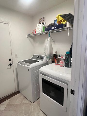 8024 Lyndsi Avenue NW, Albuquerque, NM 87120