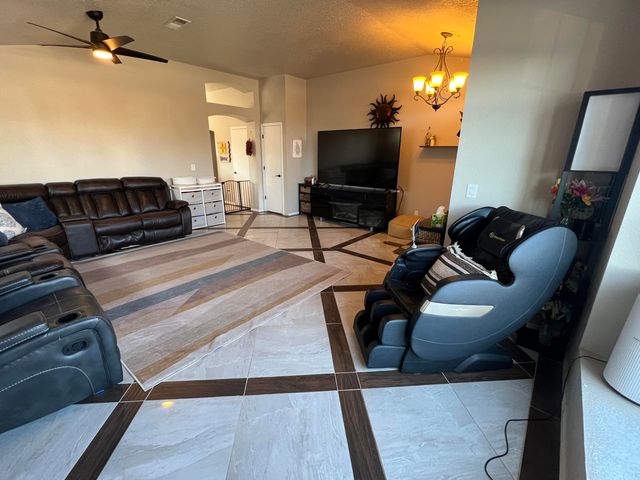 8024 Lyndsi Avenue NW, Albuquerque, NM 87120