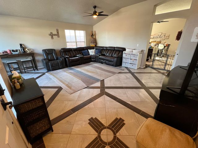 8024 Lyndsi Avenue NW, Albuquerque, NM 87120