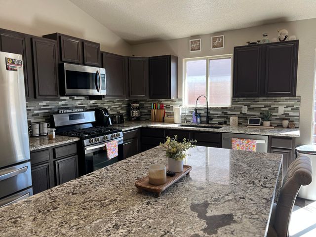 8024 Lyndsi Avenue NW, Albuquerque, NM 87120