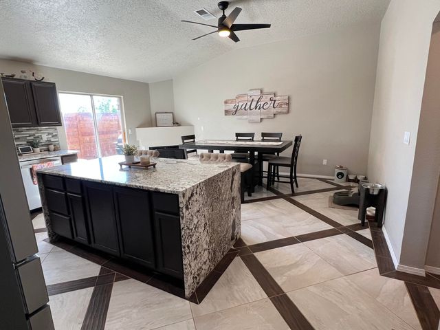 8024 Lyndsi Avenue NW, Albuquerque, NM 87120