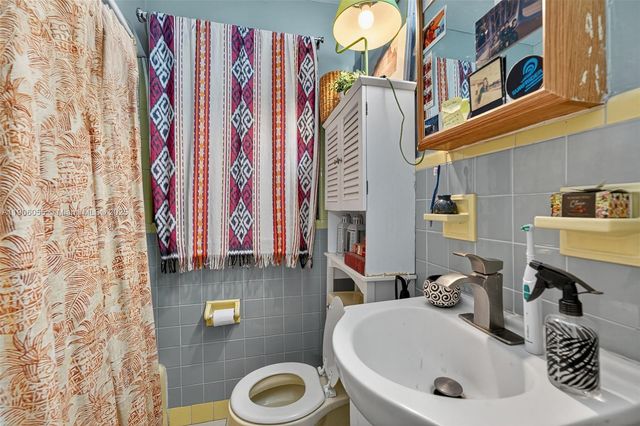 1219-1221 NE 18th Ave, Fort Lauderdale, FL 33304