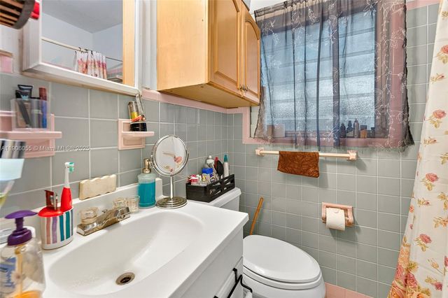 1219-1221 NE 18th Ave, Fort Lauderdale, FL 33304