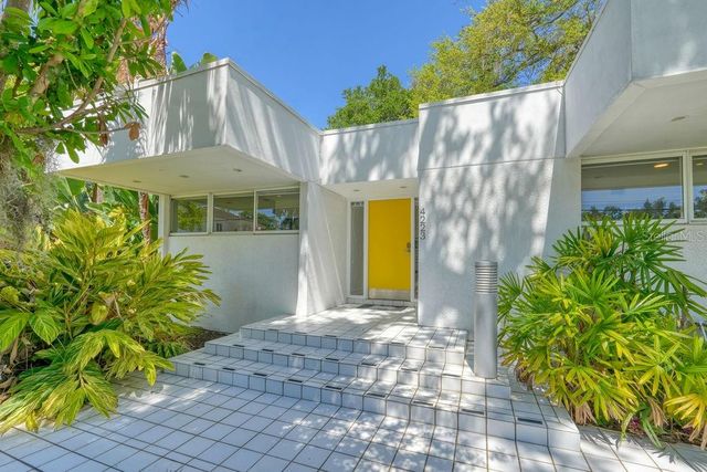 4223 W CLEVELAND STREET, Tampa, FL 33609