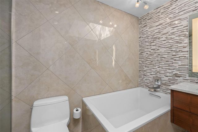 4223 W CLEVELAND STREET, Tampa, FL 33609