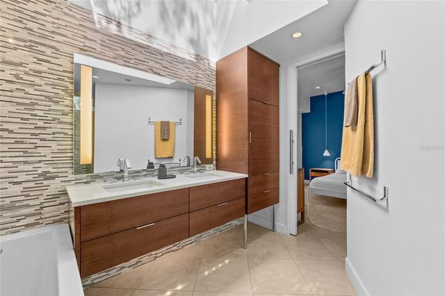 4223 W CLEVELAND STREET, Tampa, FL 33609