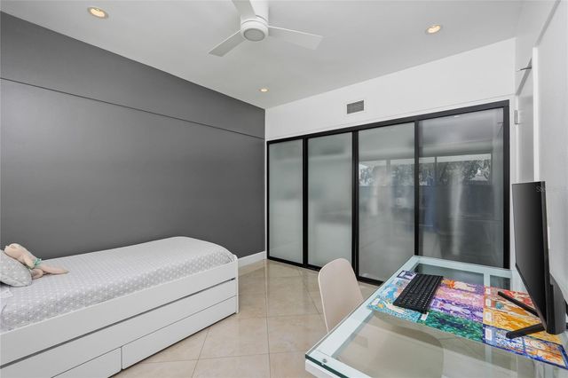 4223 W CLEVELAND STREET, Tampa, FL 33609