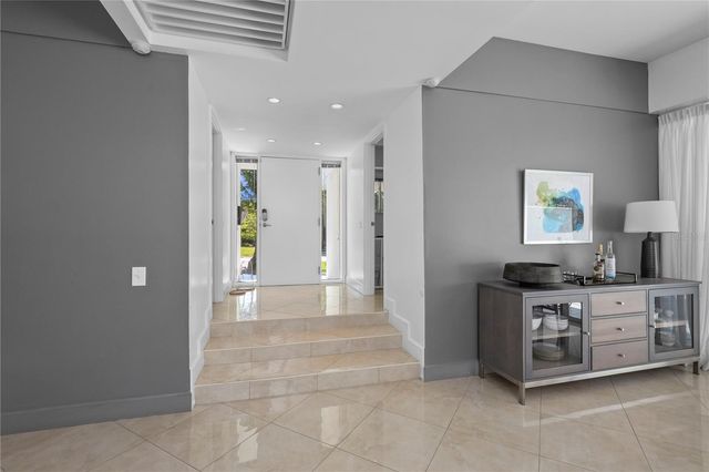 4223 W CLEVELAND STREET, Tampa, FL 33609