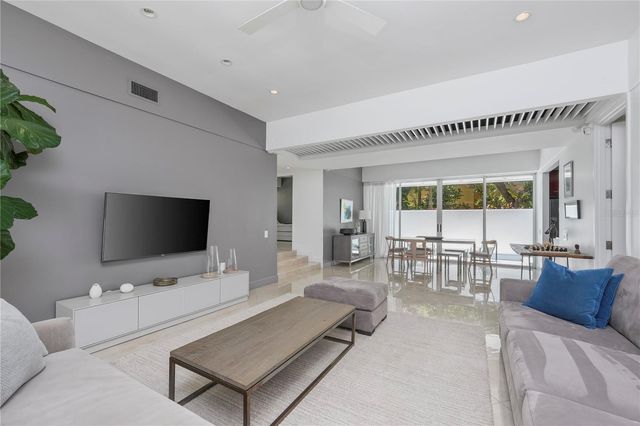 4223 W CLEVELAND STREET, Tampa, FL 33609