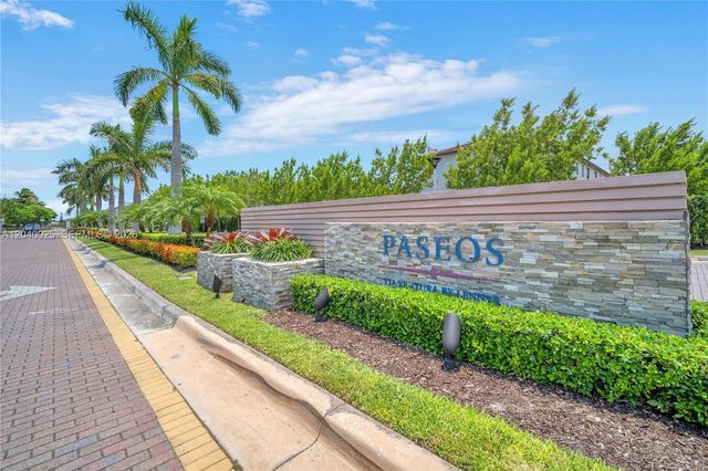 670 NE 207th St, Miami, FL 33179