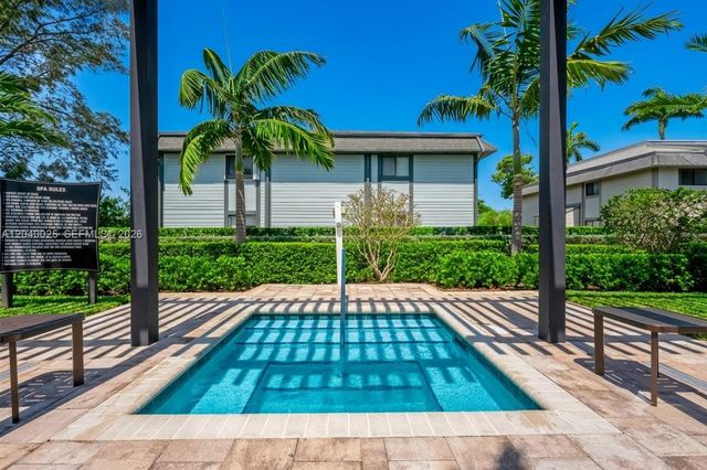 670 NE 207th St, Miami, FL 33179