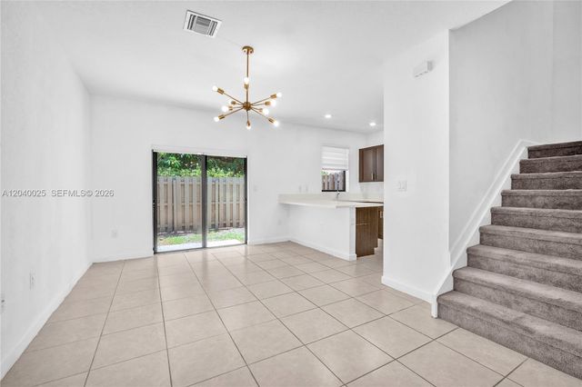 670 NE 207th St, Miami, FL 33179