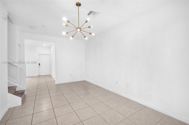 670 NE 207th St, Miami, FL 33179
