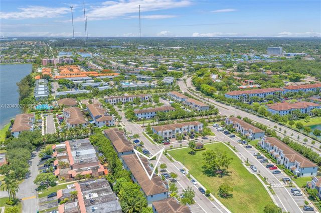 670 NE 207th St, Miami, FL 33179