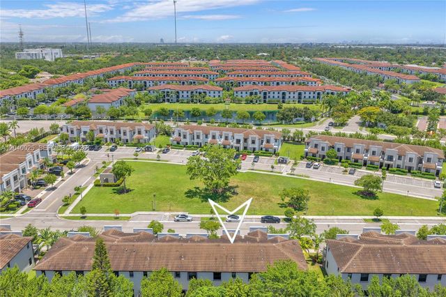 670 NE 207th St, Miami, FL 33179