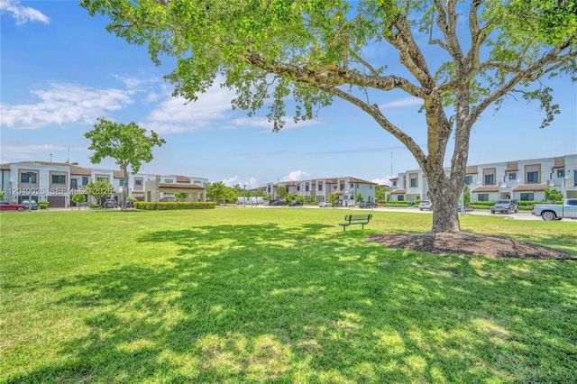 670 NE 207th St, Miami, FL 33179