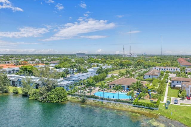 670 NE 207th St, Miami, FL 33179