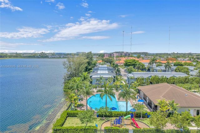 670 NE 207th St, Miami, FL 33179