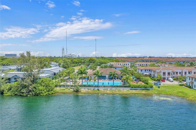 670 NE 207th St, Miami, FL 33179